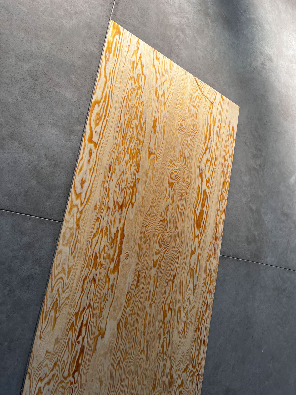 Detailaufnahme von Kiefersperrholzplatte