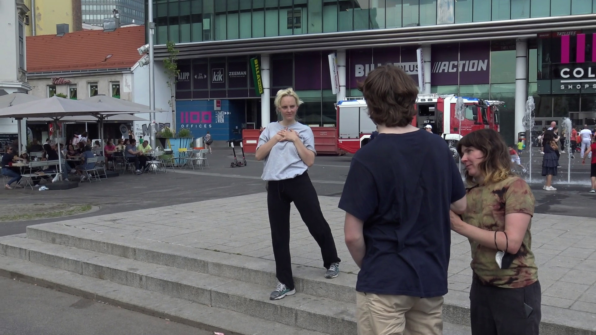 We met at Columbusplatz Performance still